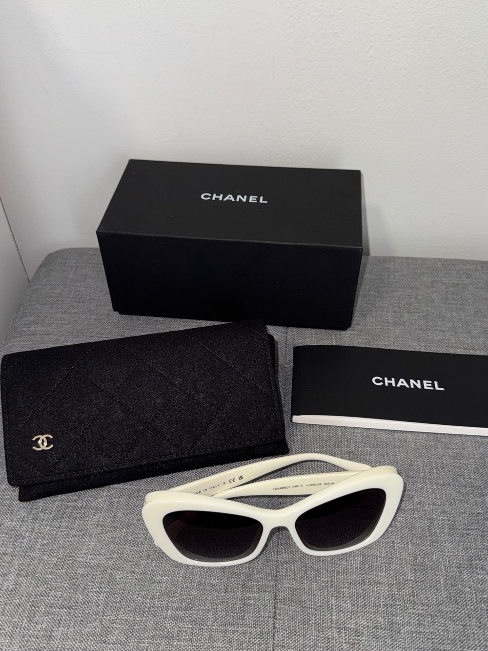 CHANEL White Cat-Eye Sunglasses with Dark Lenses